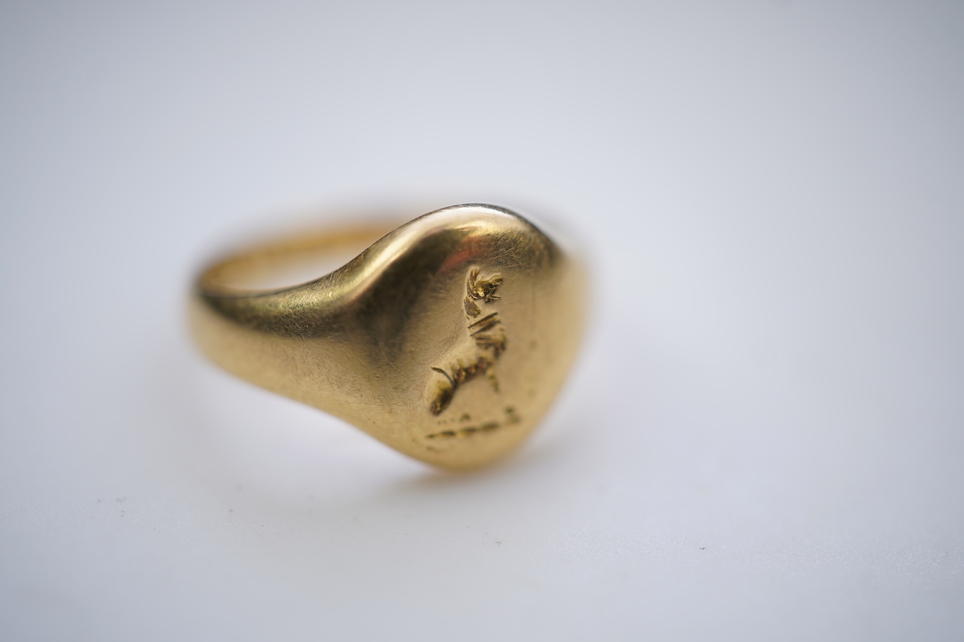 An 18ct gold signet ring, circa 1929